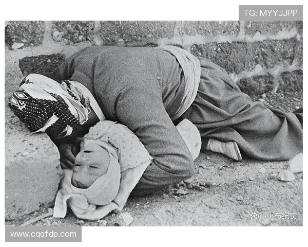 伊朗球员赛前怀念轰炸遇难少年 伊朗球员赛前怀念轰炸遇难少年